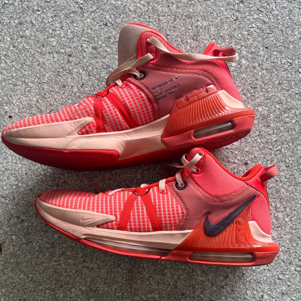 Nike Lebron James Witness 7 Sneakers Bright Crimson/Arctic Orange/Magic
Ember
